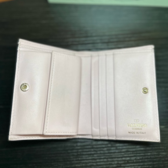 Valentino Garavani Rockstud Bifold Snap Wallet - Picture 6 of 10